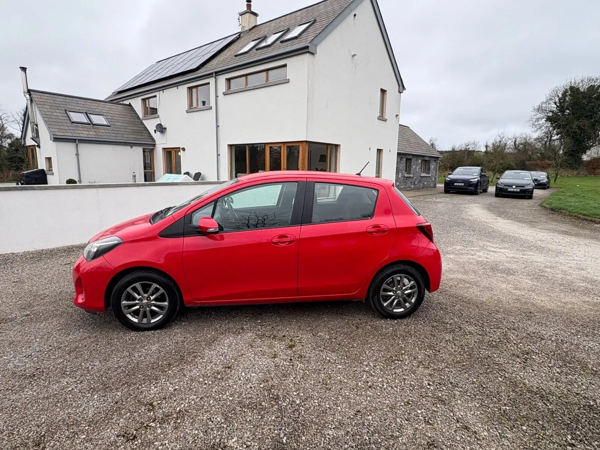 Toyota Yaris 2015 - Image 2