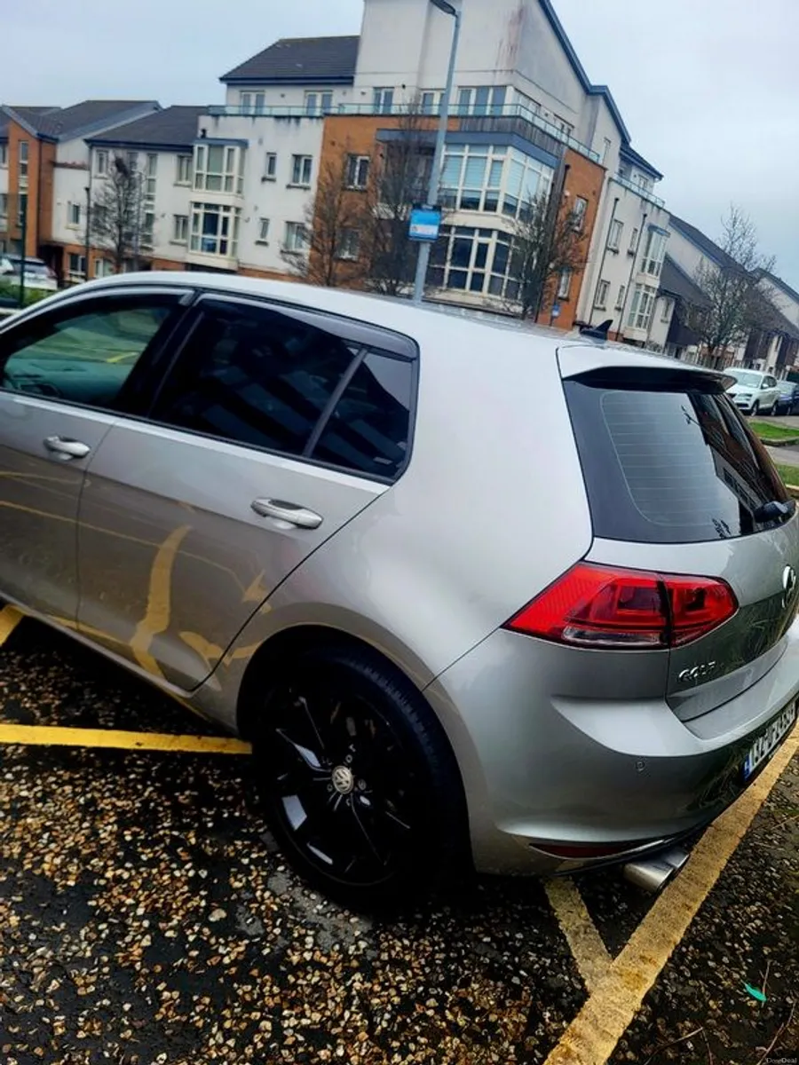 2013 Volkswagen Golf - Image 2