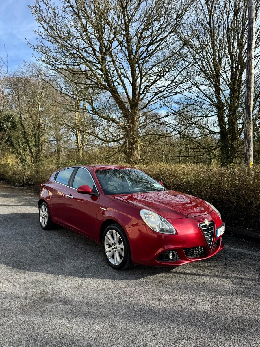 2011 Alpha Romeo Giulietta - Image 1
