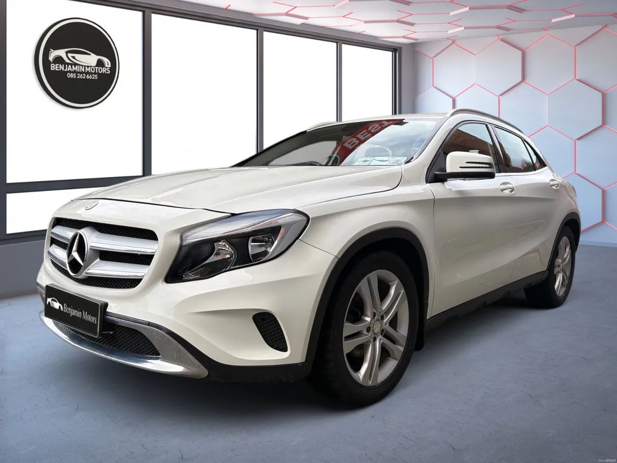 Mercedes-Benz GLA 2015 Urban Auto Low Miles - Image 2