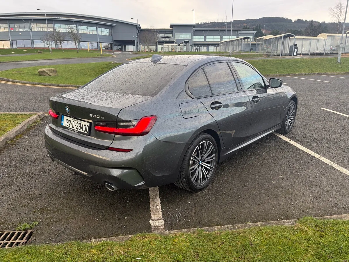 Bmw 330E - Image 2