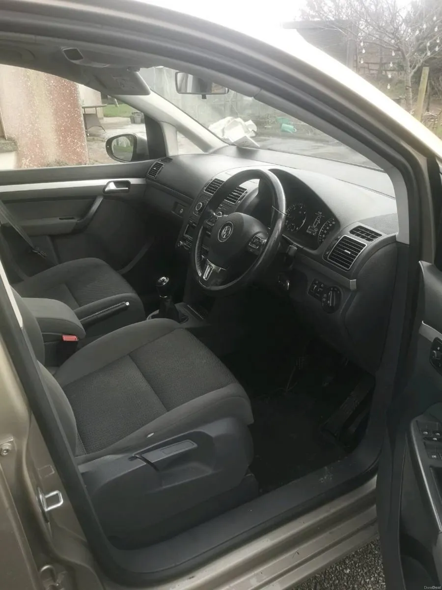 Volkswagen Touran - Image 1