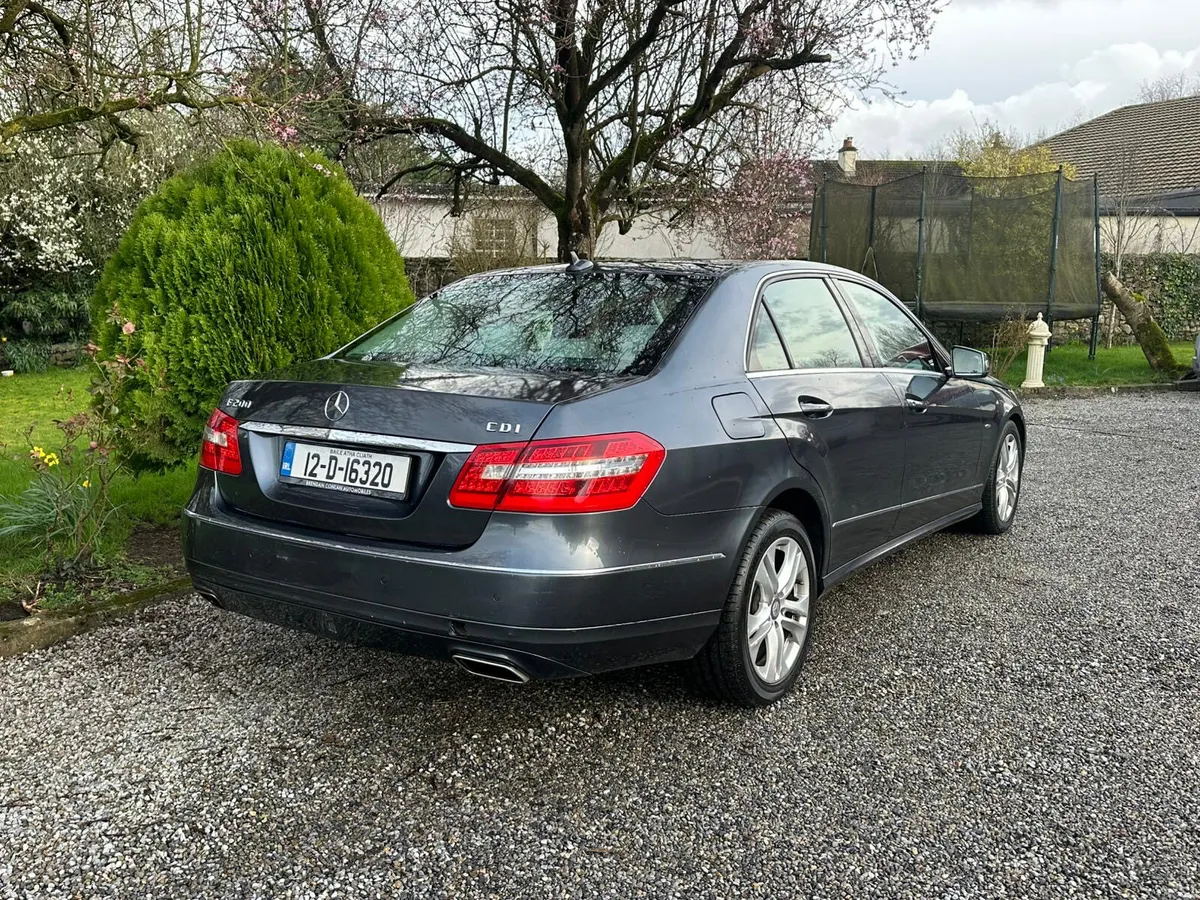 Mercedes-Benz E-Class - Image 4