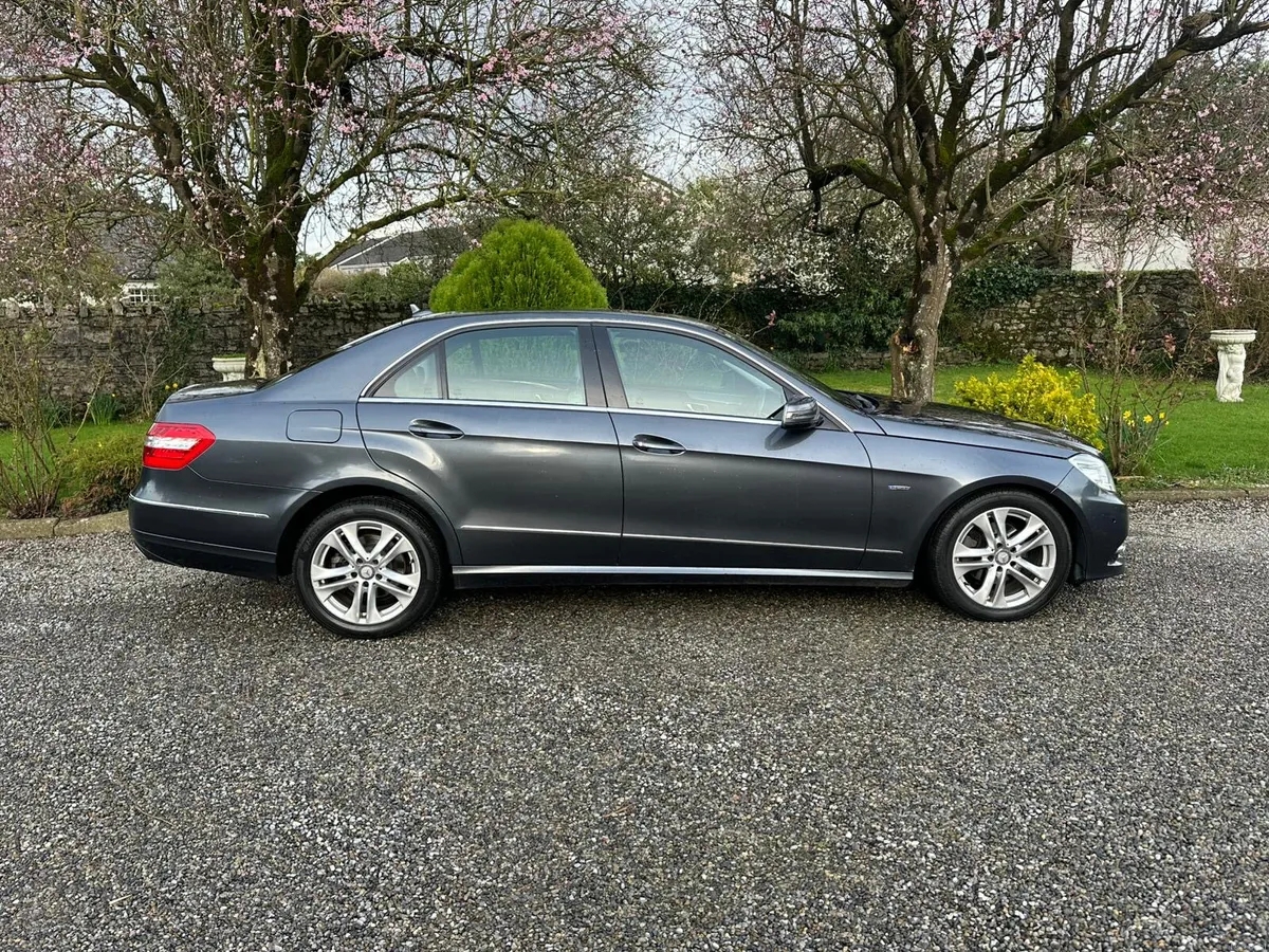 Mercedes-Benz E-Class - Image 3