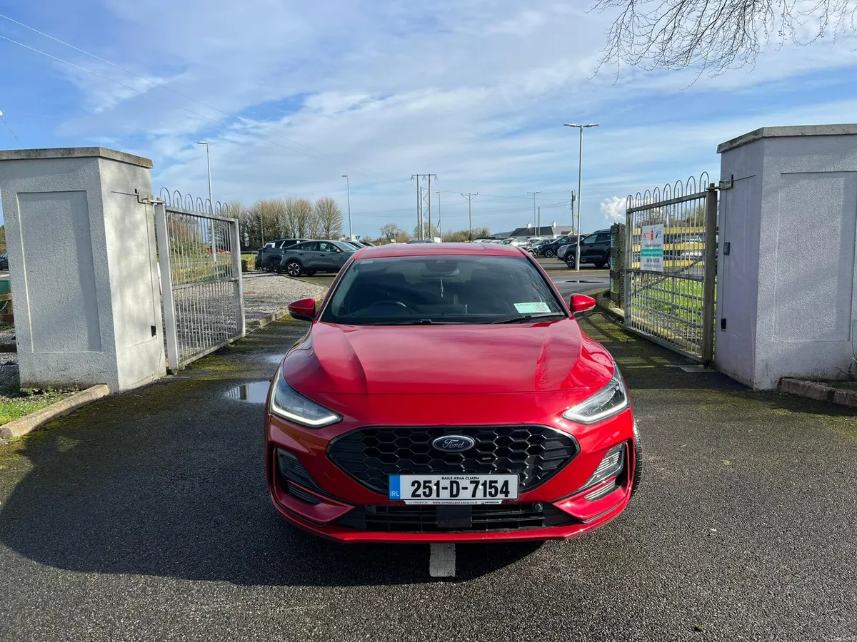 Ford Focus ST Line X 2025 - Image 2