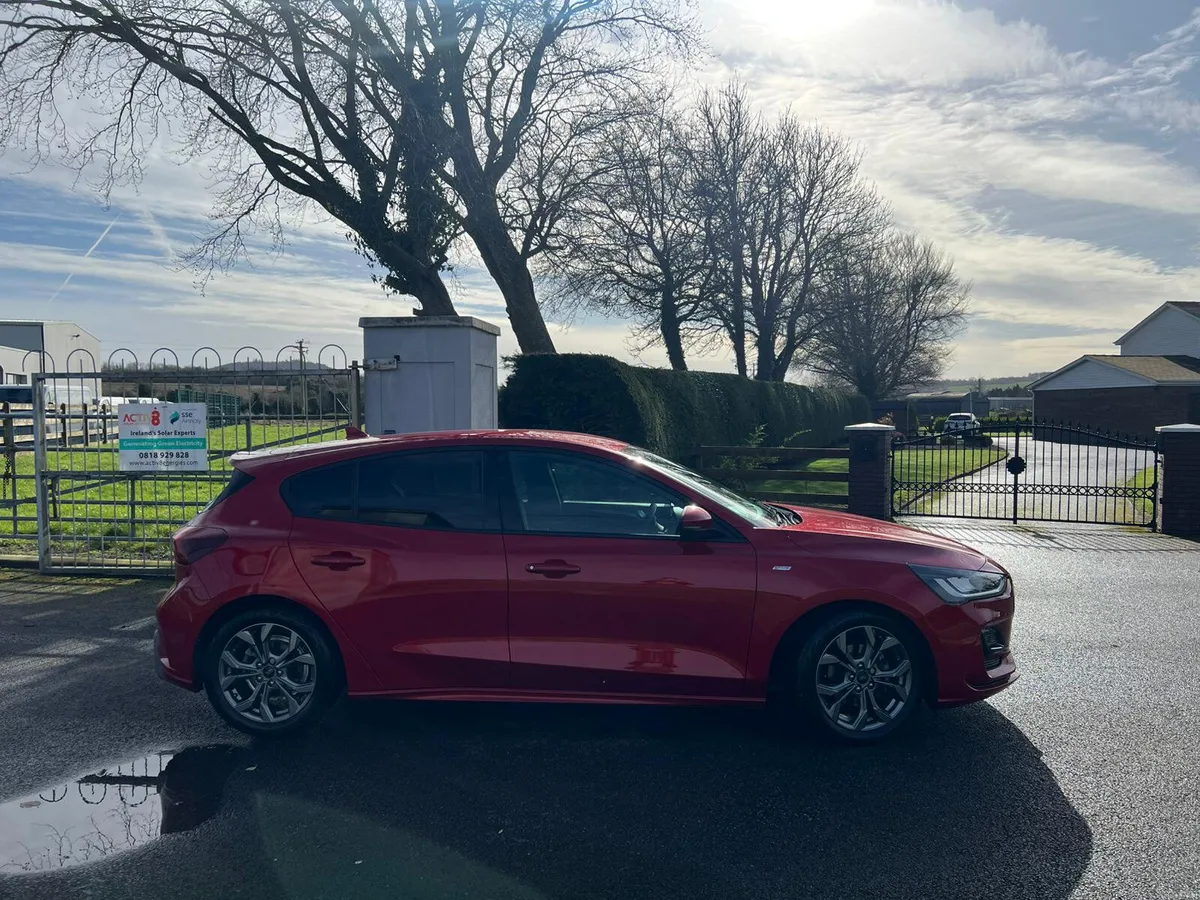Ford Focus ST Line X 2025 - Image 3