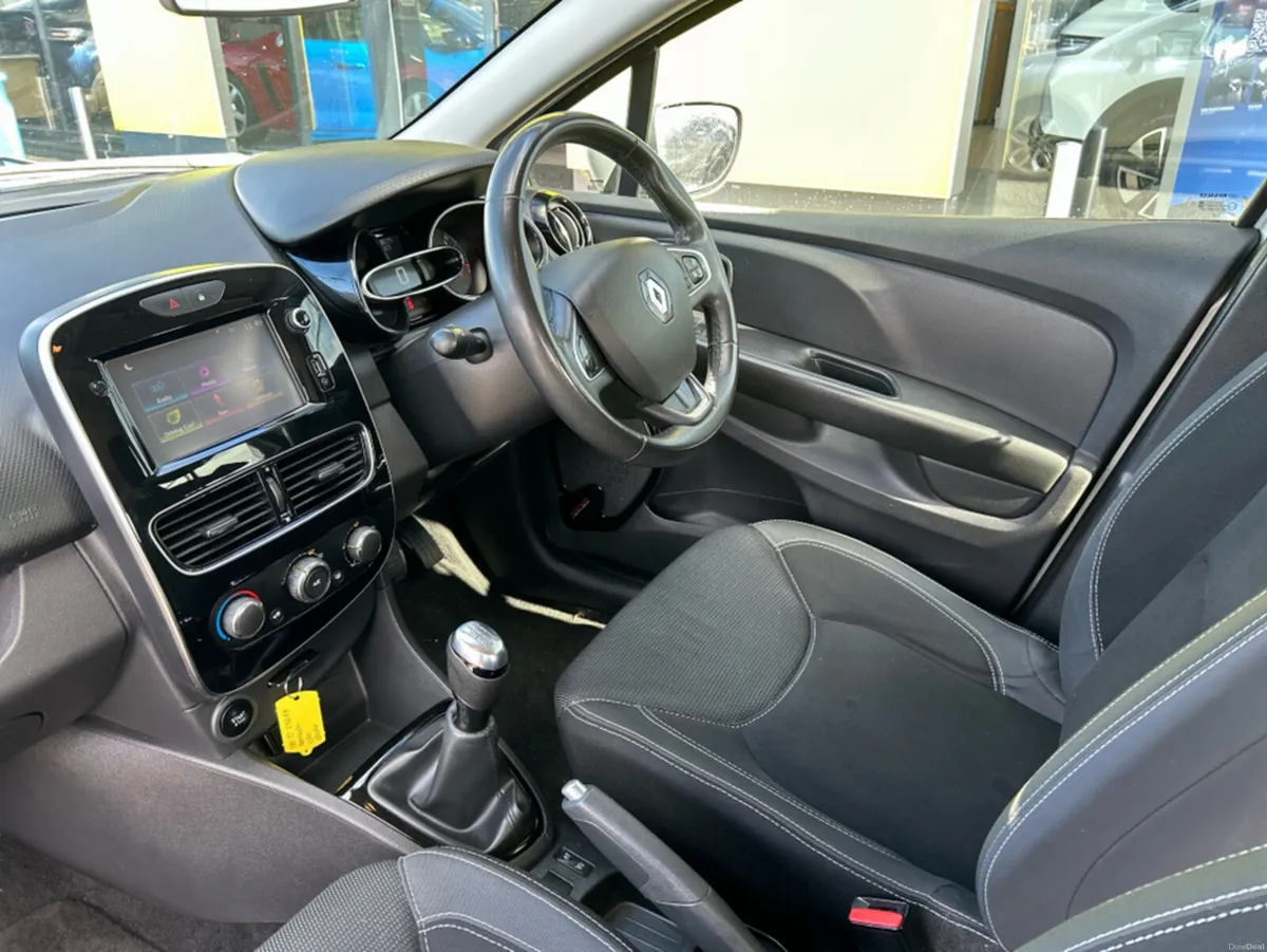 Renault Clio IV DYNAMIQUE NAV 1.2 PETR 4DR - Image 3