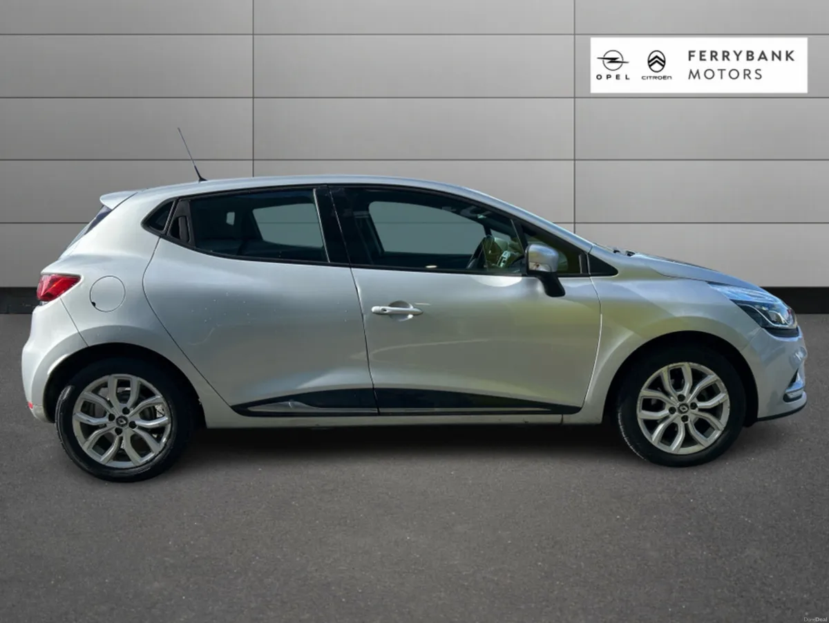 Renault Clio IV DYNAMIQUE NAV 1.2 PETR 4DR - Image 4