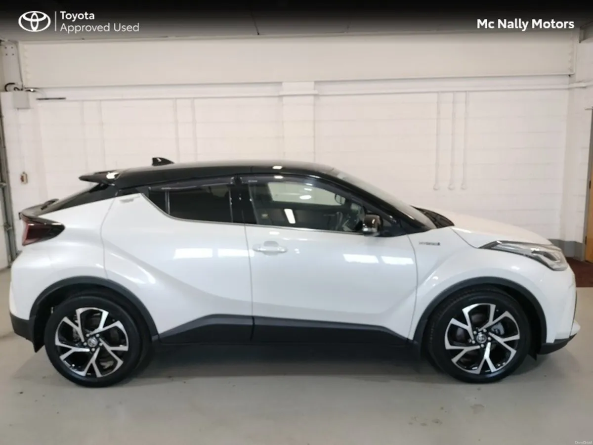 Toyota C-HR 1.8 HYBRID SPORT BI-TONE LOW KMS - Image 4