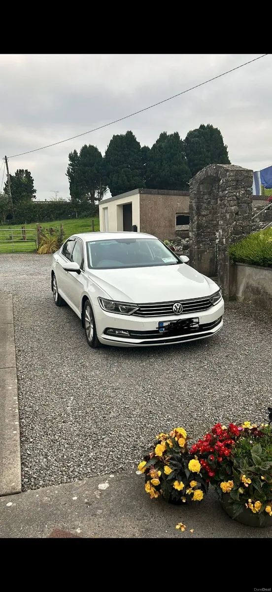 Volkswagen Passat 2017 - Image 2