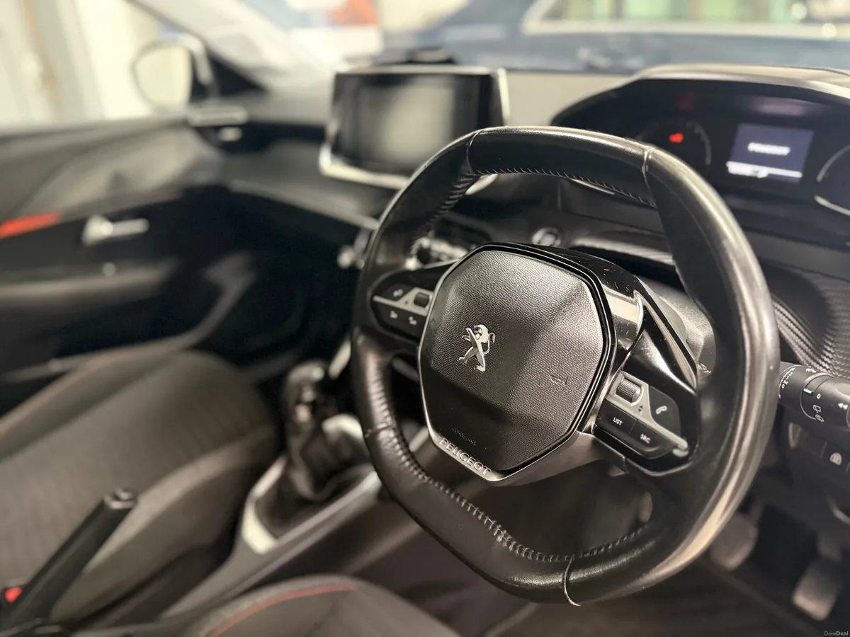 Peugeot 208 2020. 1.2 PURETECH - Image 3