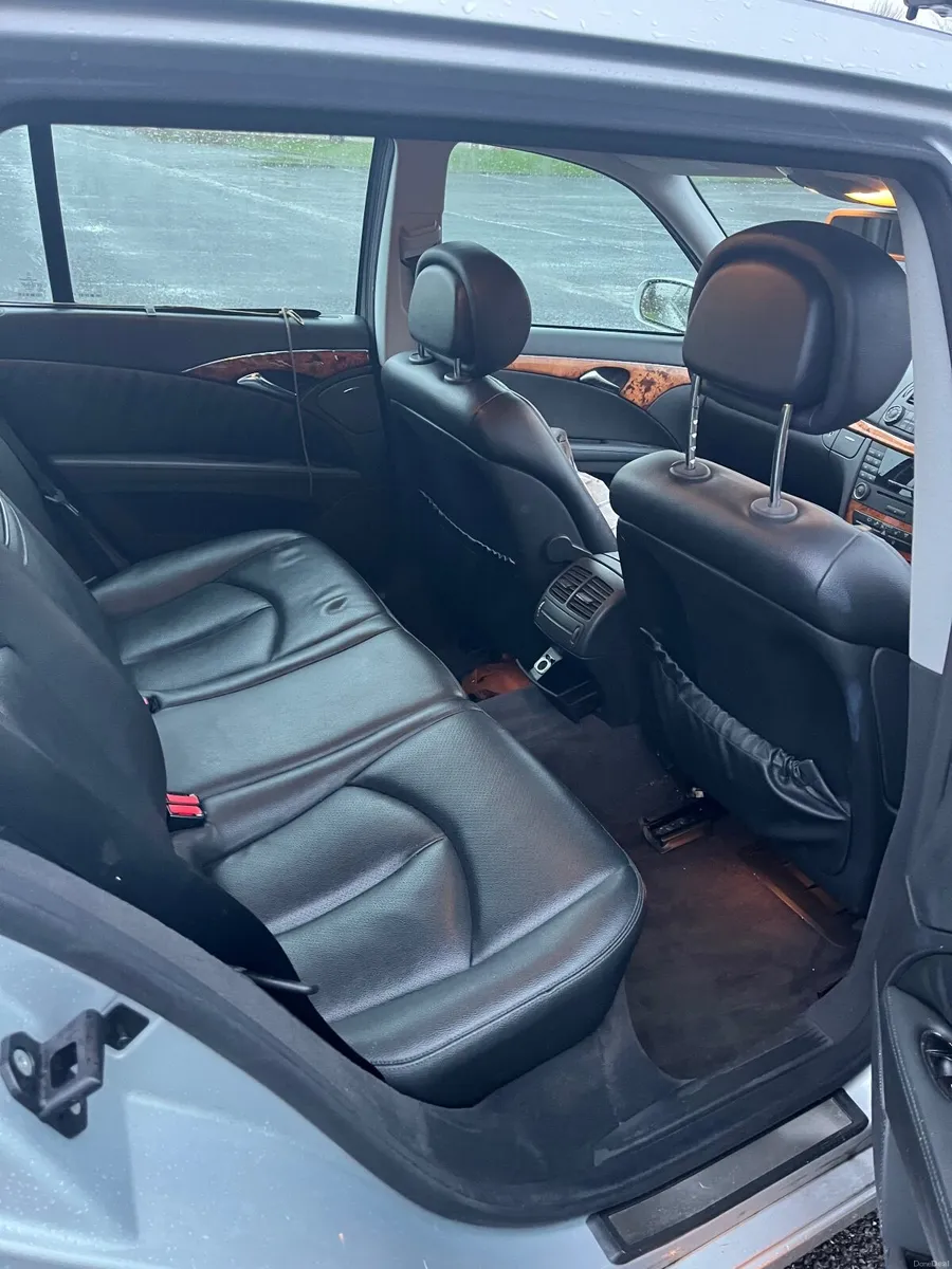 Mercedes-Benz E-Class 2006 - Image 1