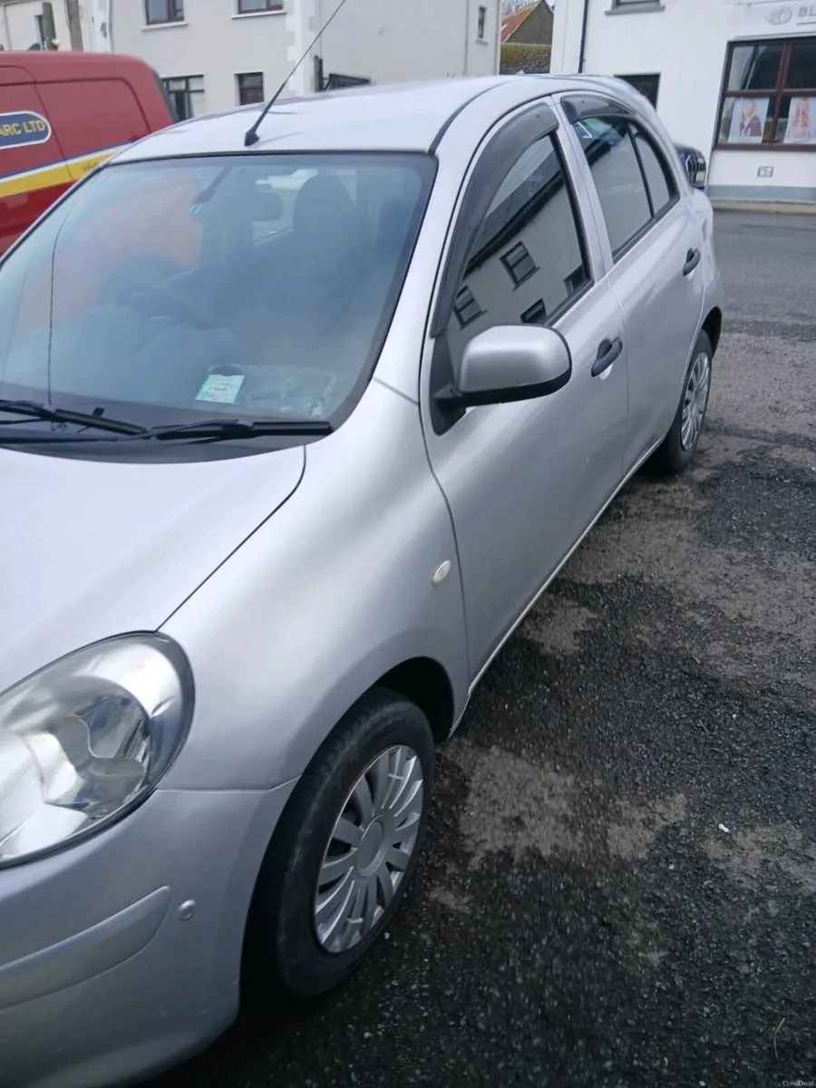 Nissan hatchback - Image 2