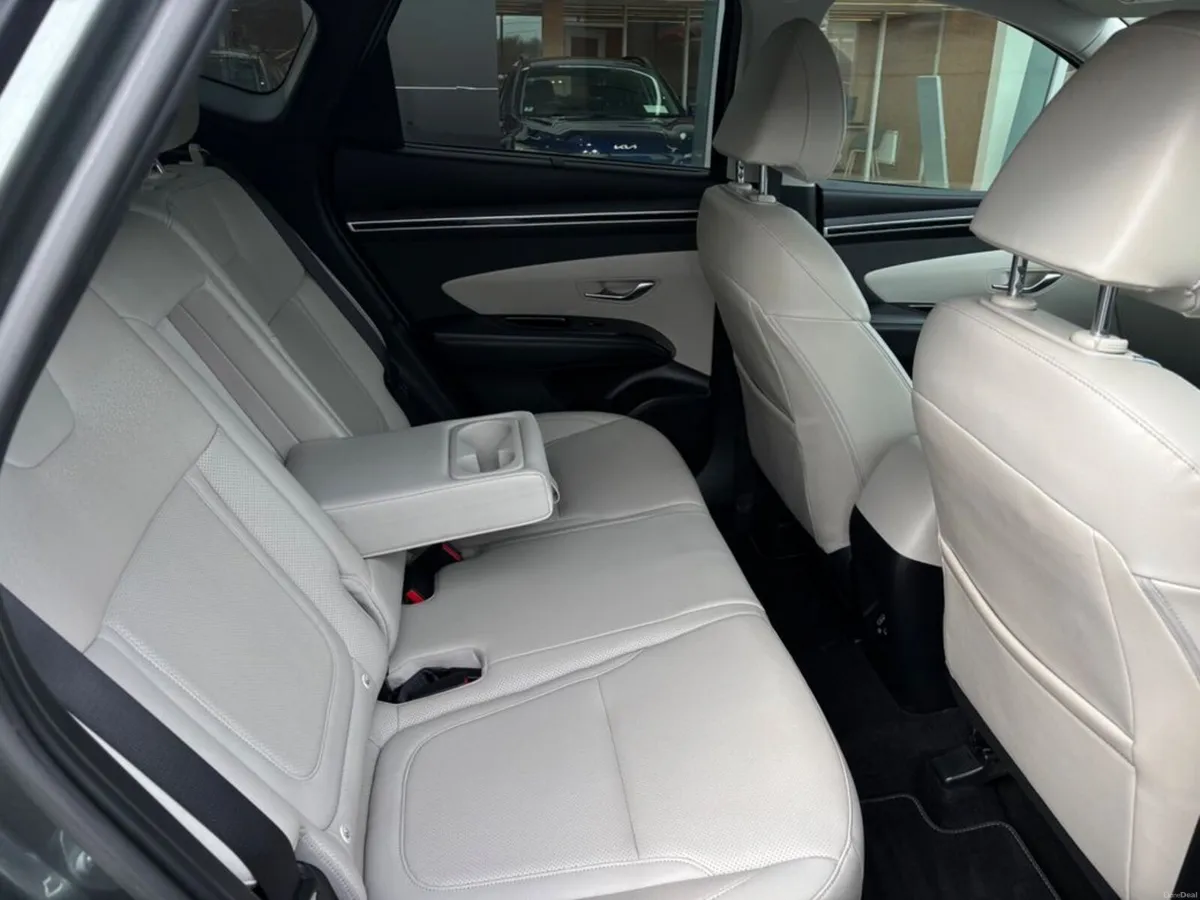 Hyundai Tucson ix35 Executive Plus 2tone 5DR Auto - Image 4