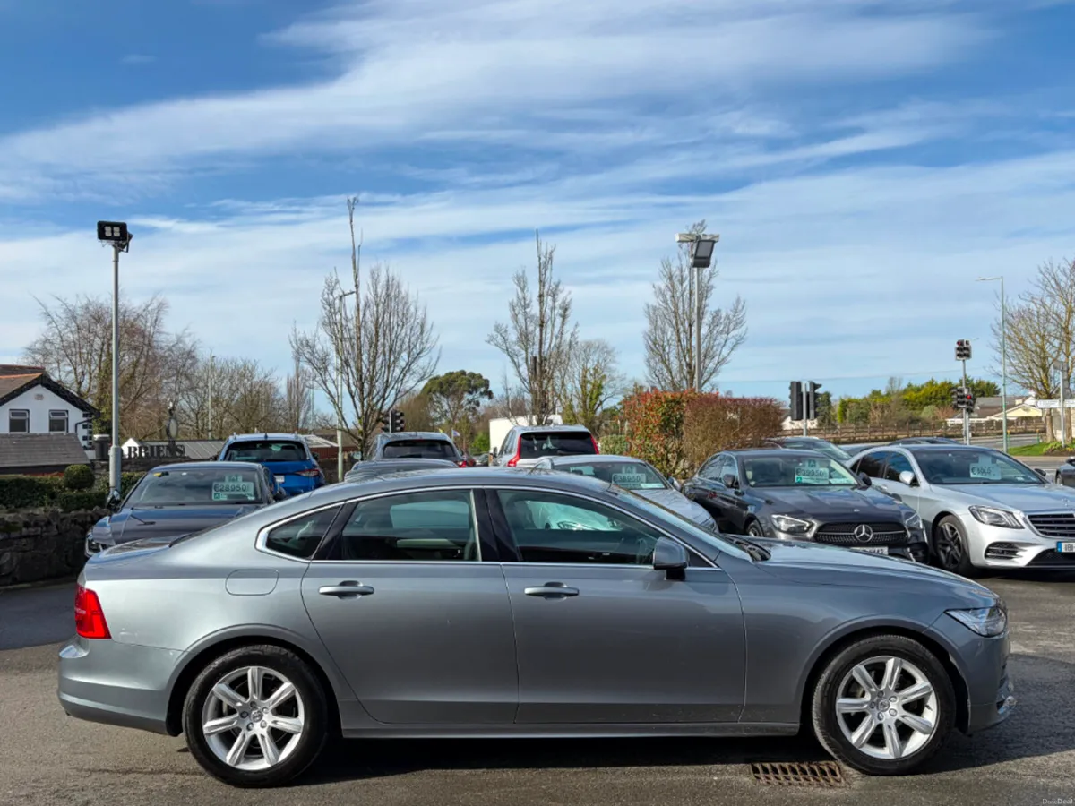 Volvo S90 2.0TD D4 Momentum 190PS 4DR Auto - Image 4