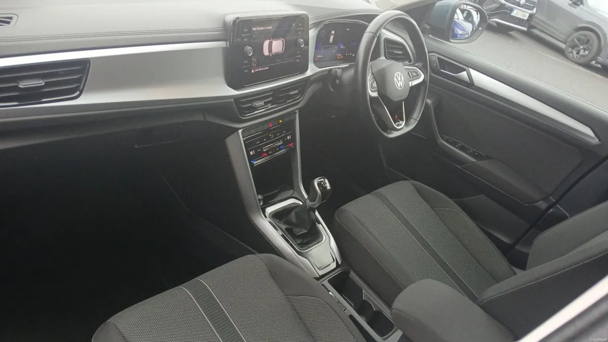 Volkswagen T-Roc LIFE 2.0 TDI 116HP **REAR VIEW CA - Image 3