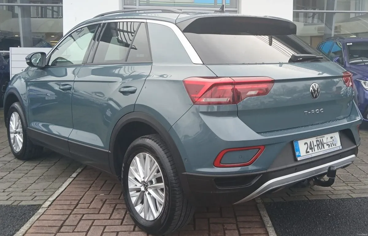 Volkswagen T-Roc LIFE 2.0 TDI 116HP **REAR VIEW CA - Image 4