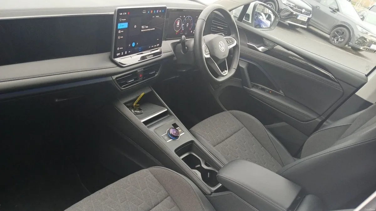 Volkswagen Tiguan Edition 75 2.0 TDI 150HP DSG **R - Image 3