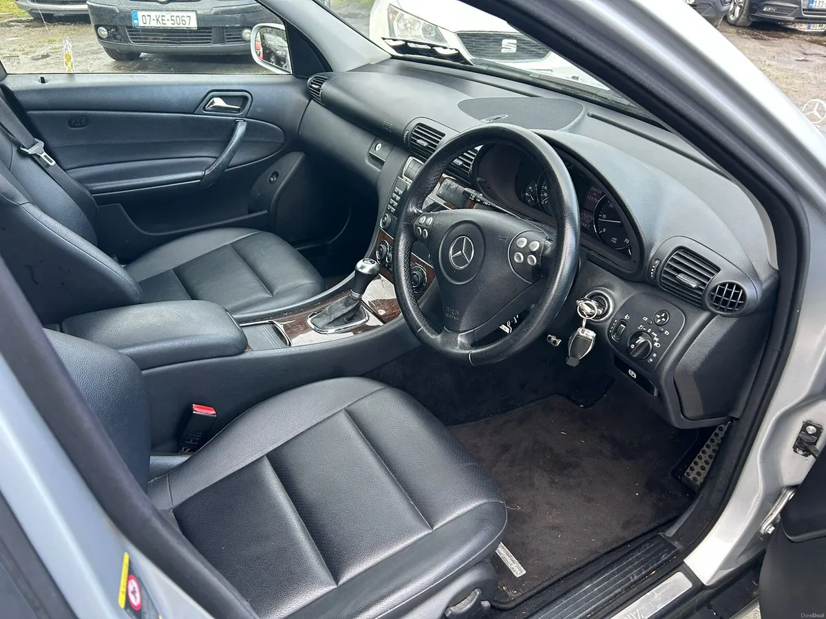 Merc C180 K Auto v low klms - Image 4