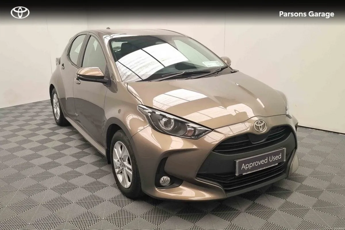 Toyota Yaris HYBRID 115 LUNA - Image 1