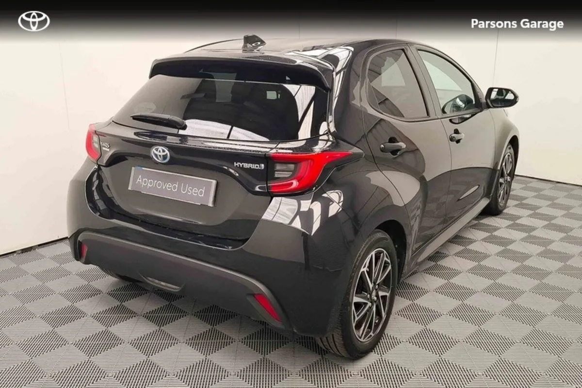 Toyota Yaris 1.5 - Image 2