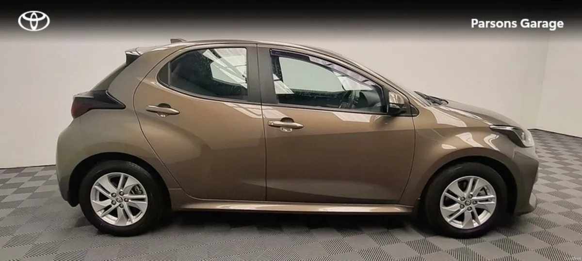 Toyota Yaris YARIS 1.5 HYBRID LUNA - Image 3