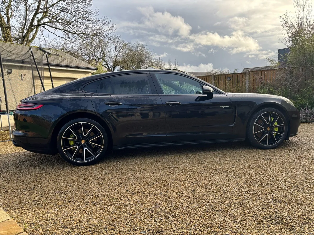 Porsche Panamera 2.9 V6 hybrid 2019 - Image 2