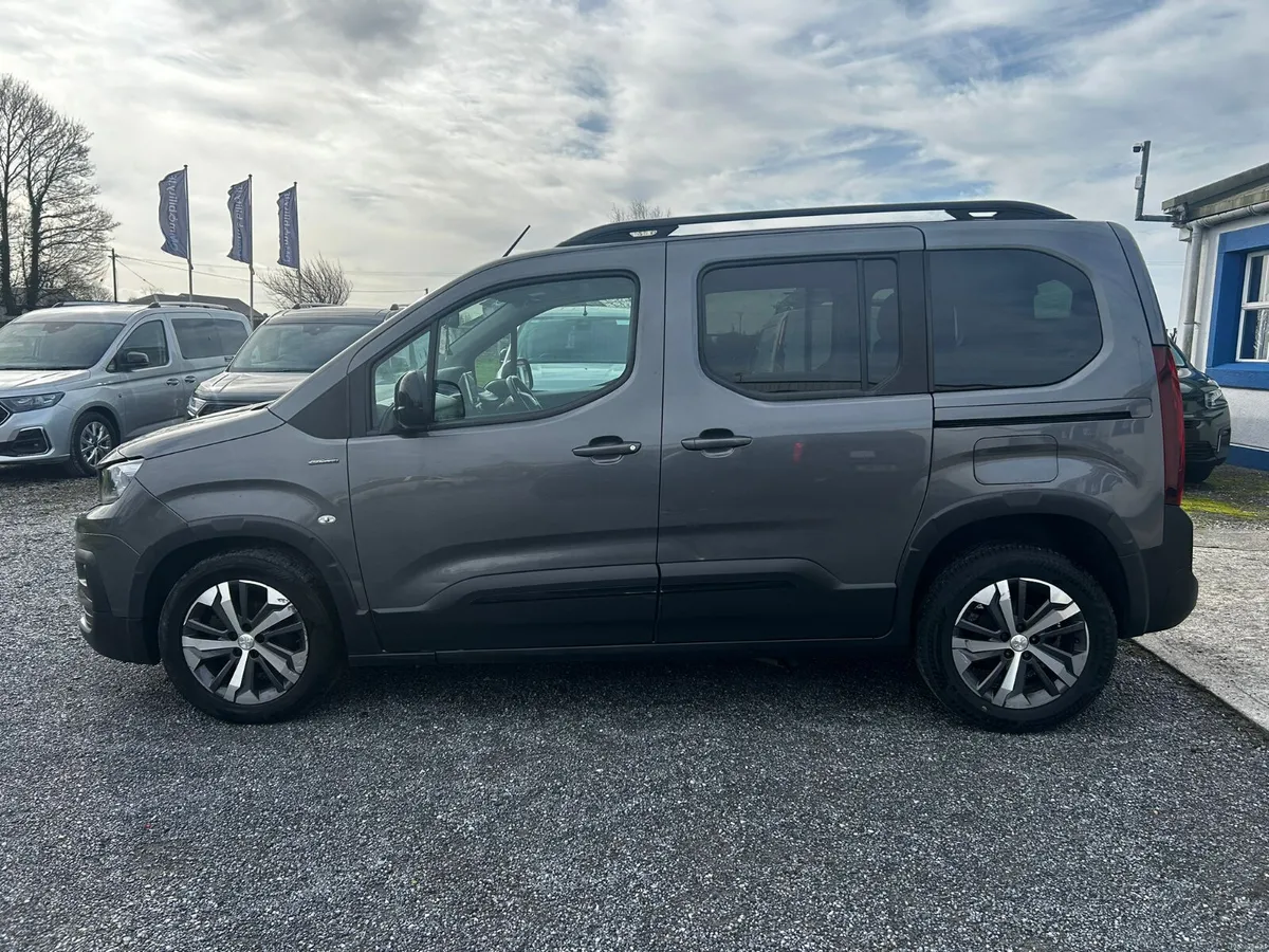 Wheelchair Car - Image 4