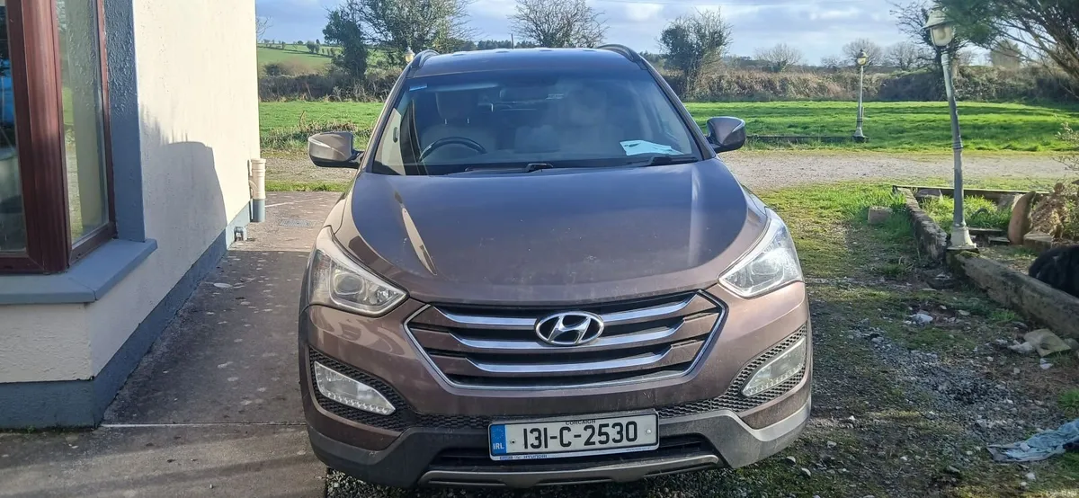 Hyundai Santa Fe 2013 on hold - Image 2