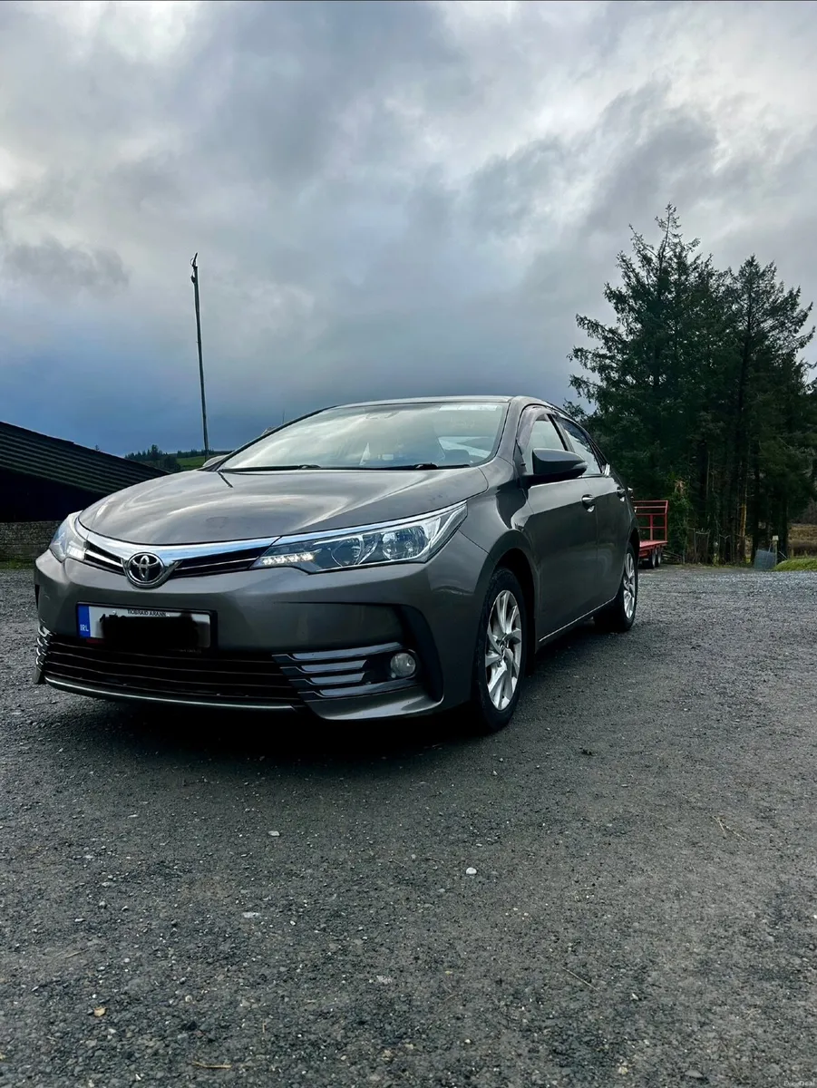Toyota Corolla 2017 - Image 2