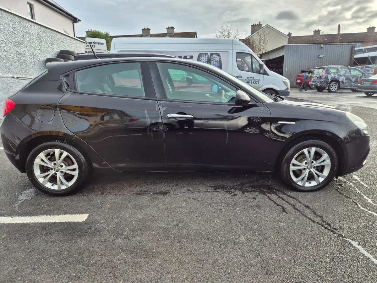 Alfa Romeo Giulietta 2012 - Image 4