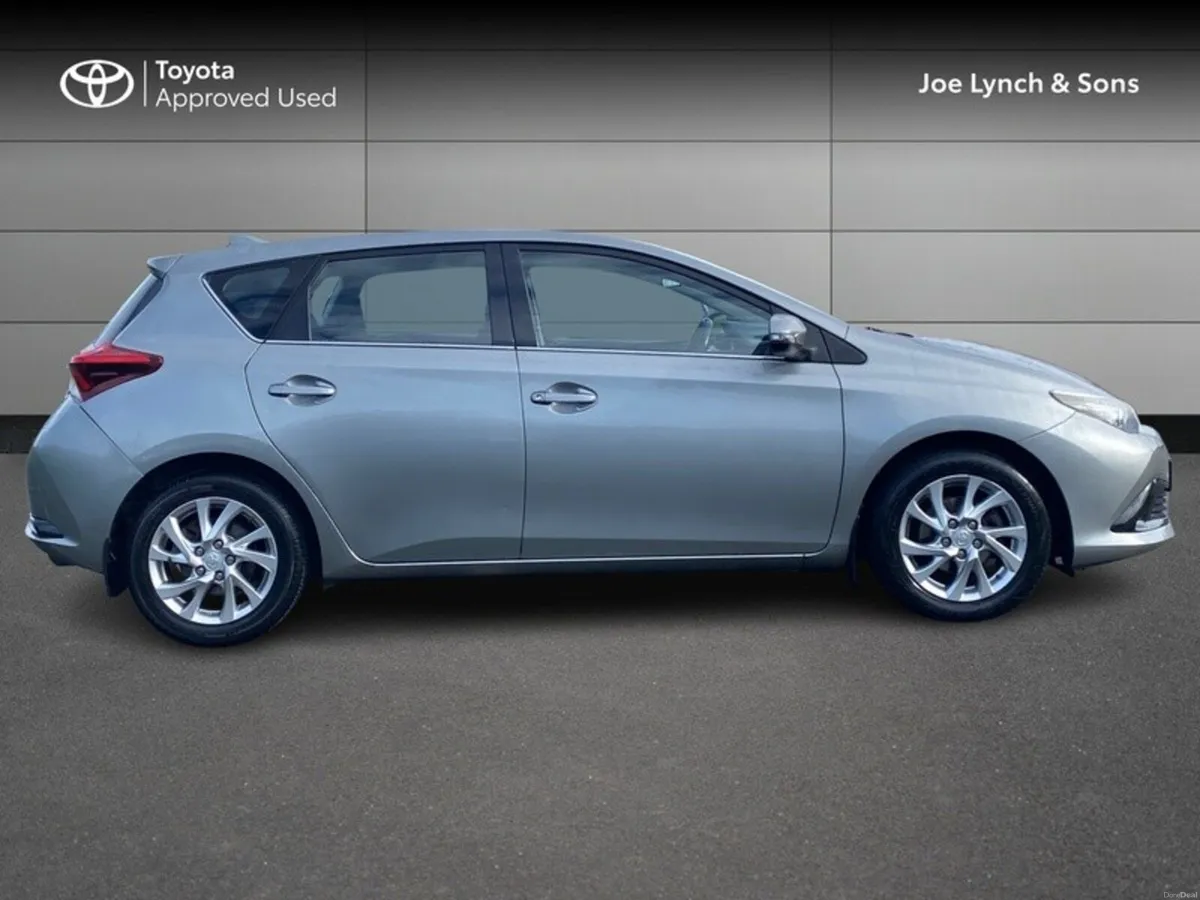 Toyota Auris AURIS 1.2T LUNA 5DR - Image 3