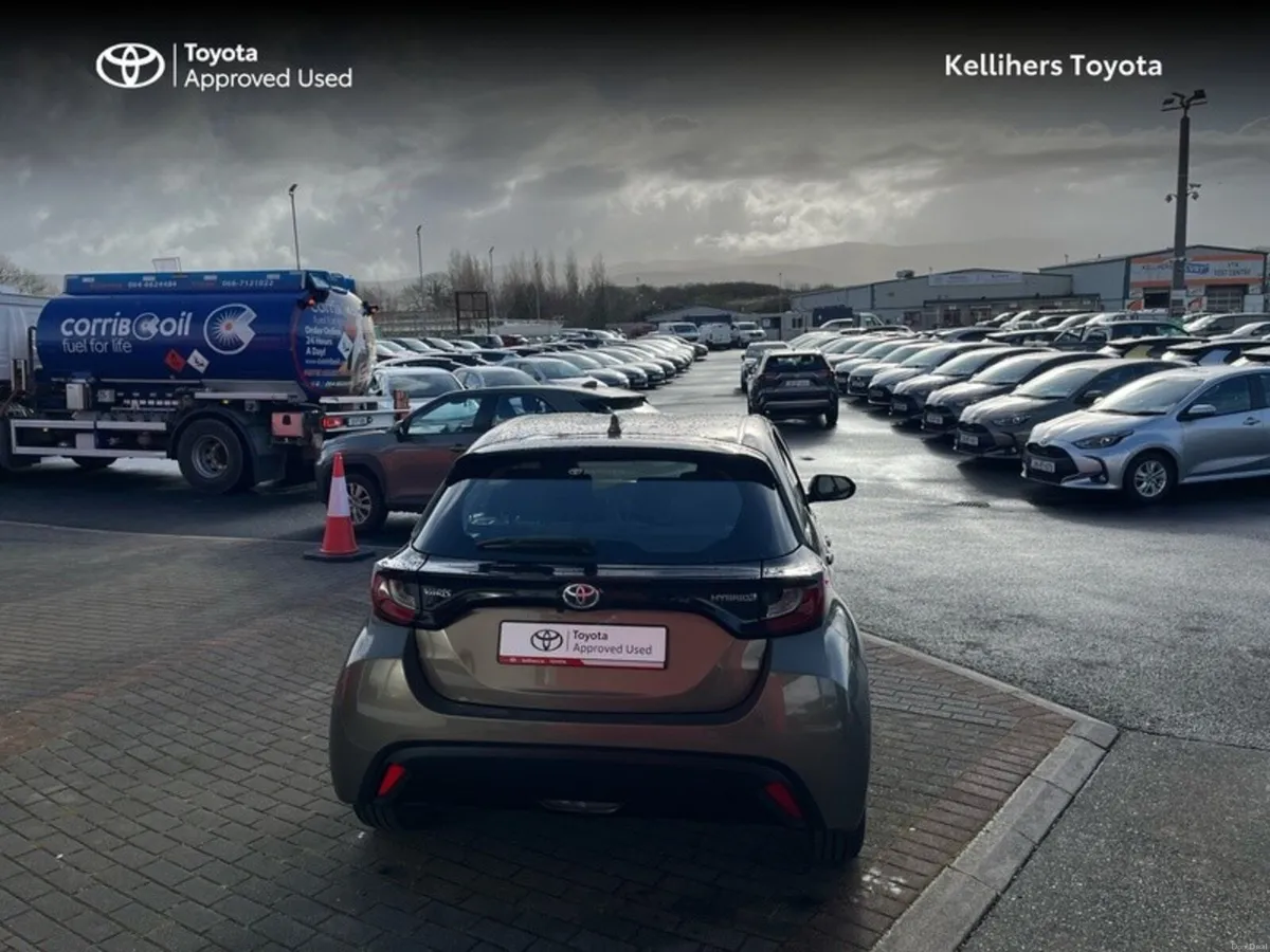 Toyota Yaris YARIS HYBRID LUNA - Image 4