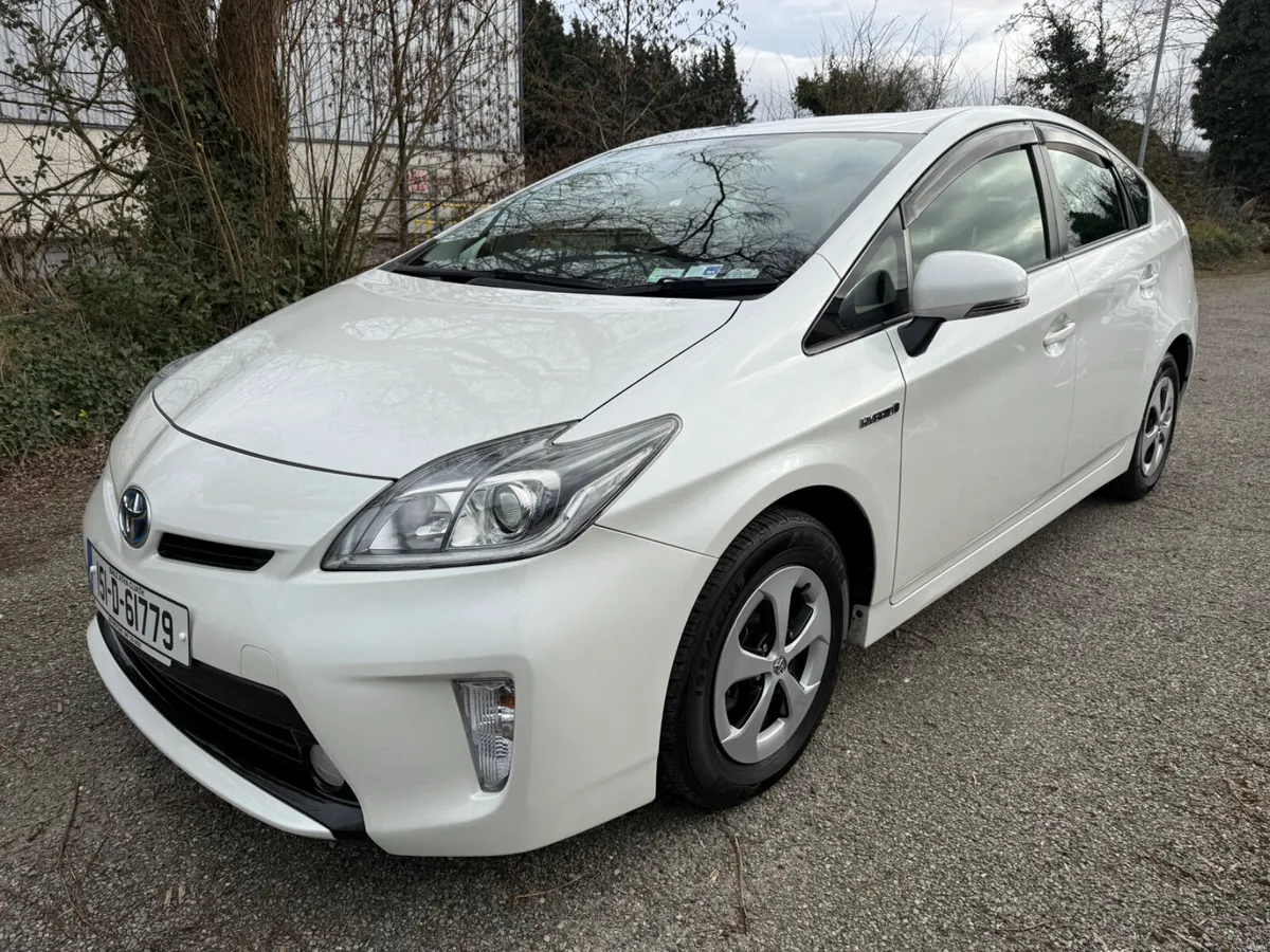 Toyota Prius 2015 - Image 2