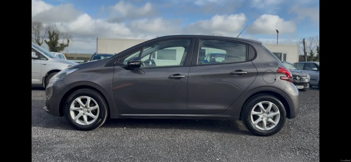 Peugeot 208 2019 1.2 petrol - Image 4