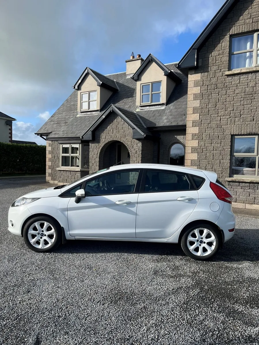 Ford Fiesta colour line 2011 - Image 3