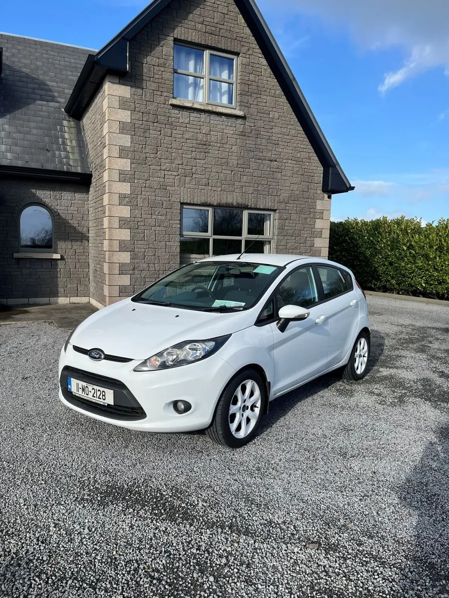 Ford Fiesta colour line 2011 - Image 1