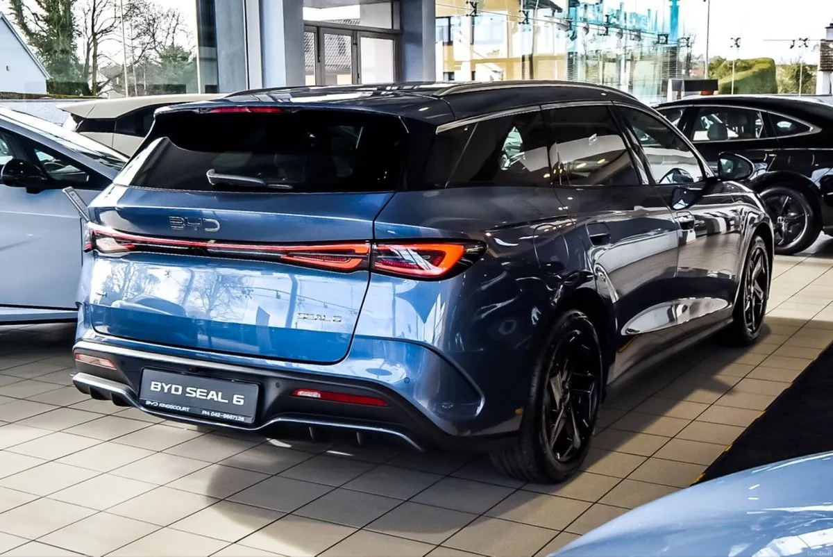 BYD SEAL Seal 6 Touring Comfort Plug in Hybrid - Image 2