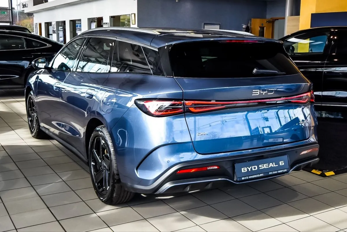 BYD SEAL Seal 6 Touring Comfort Plug in Hybrid - Image 4