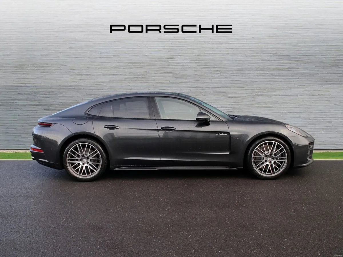 Porsche Panamera 4 E-Hybrid - Image 4