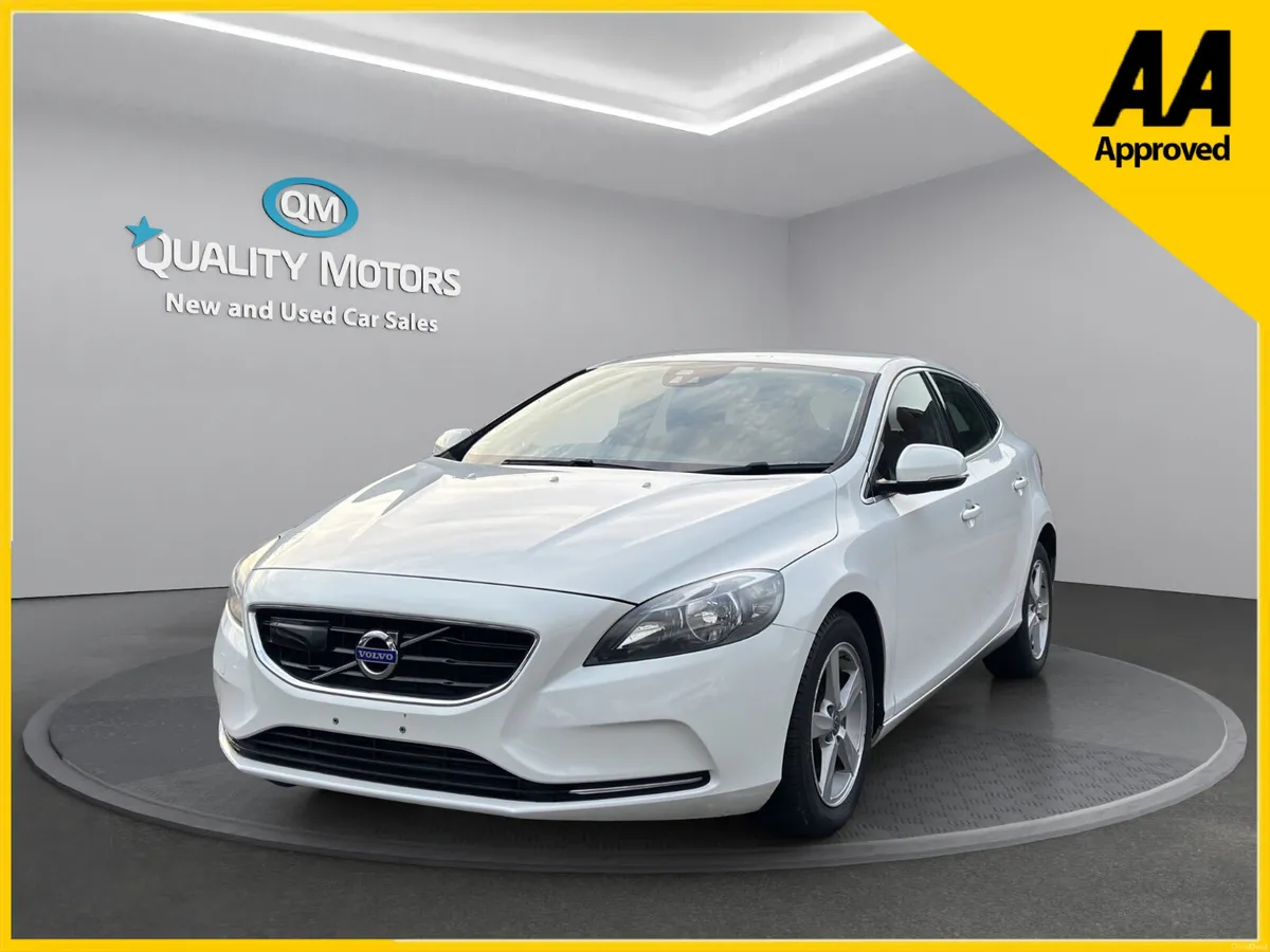2015 VOLVO V40 (S30) - Image 3