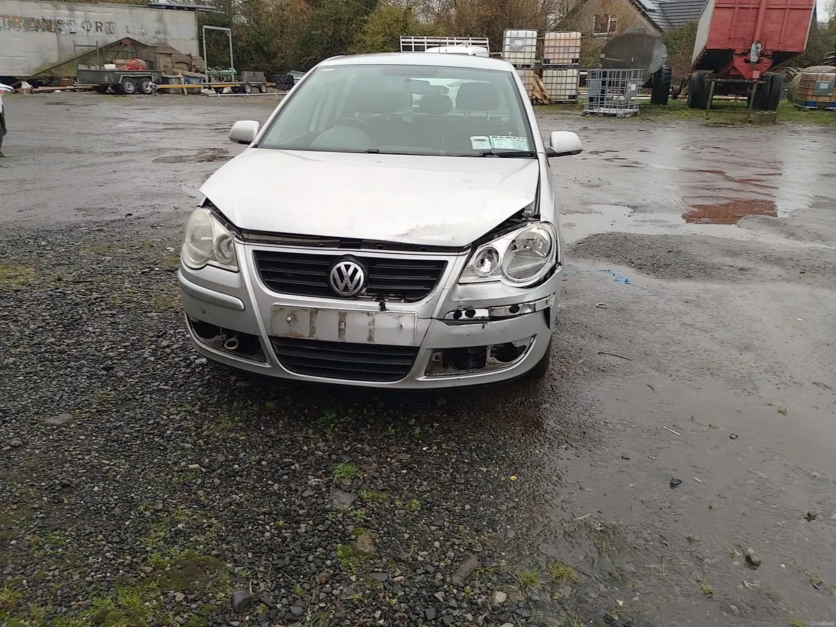 Volkswagen Polo 2008 crashed - Image 1