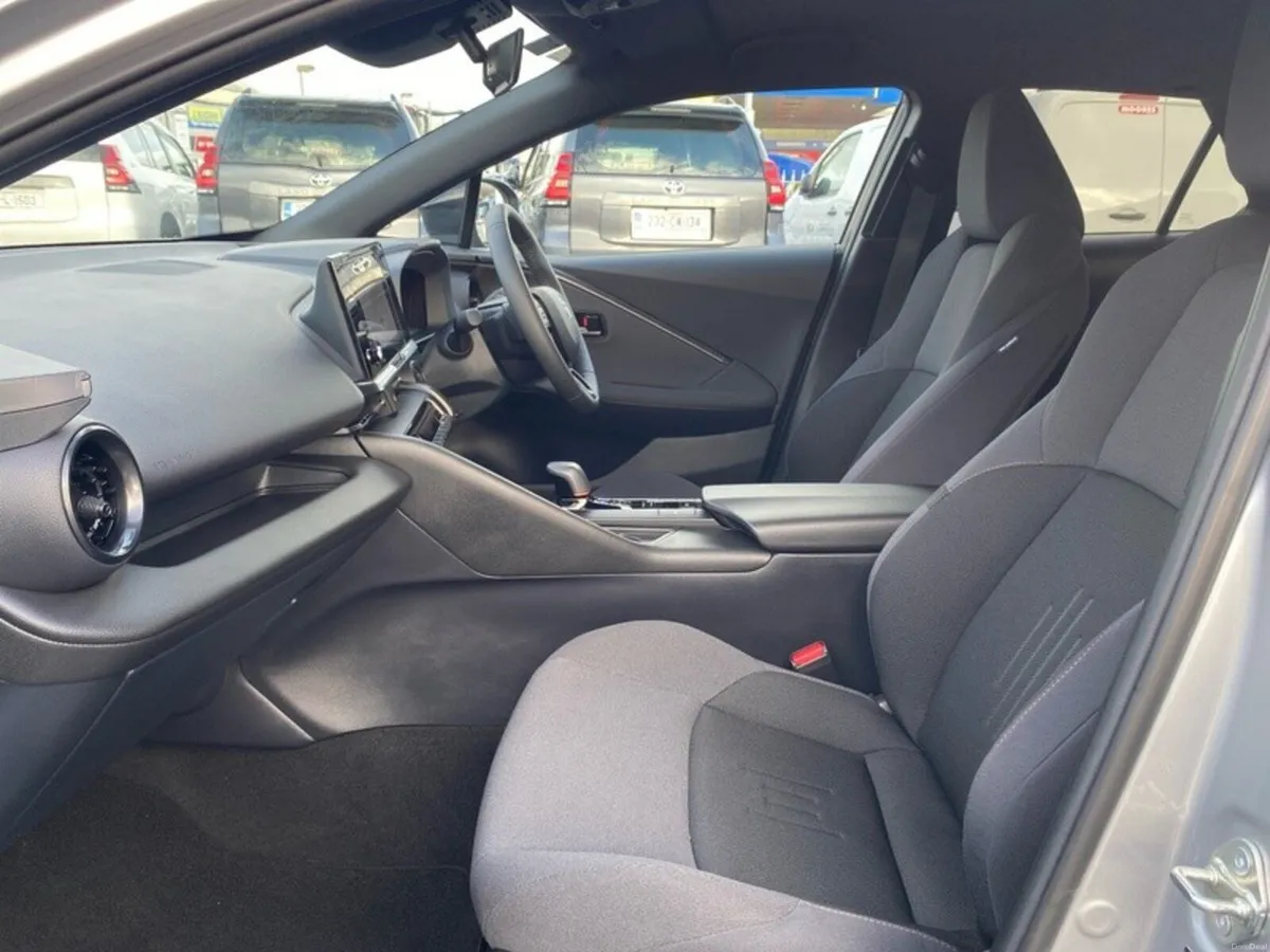 Toyota C-HR HYBRID SPORT - Image 6