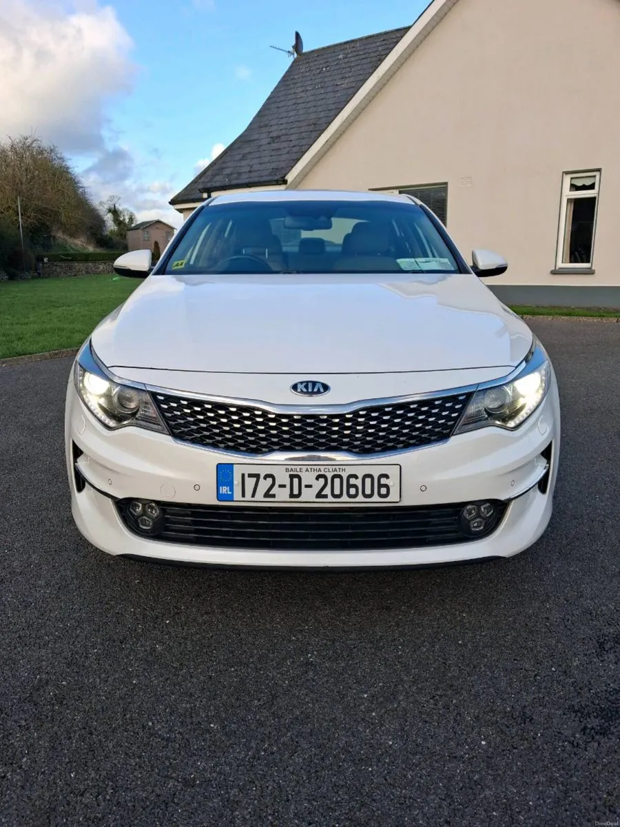 2017 Kia Optima Platinum - Image 2