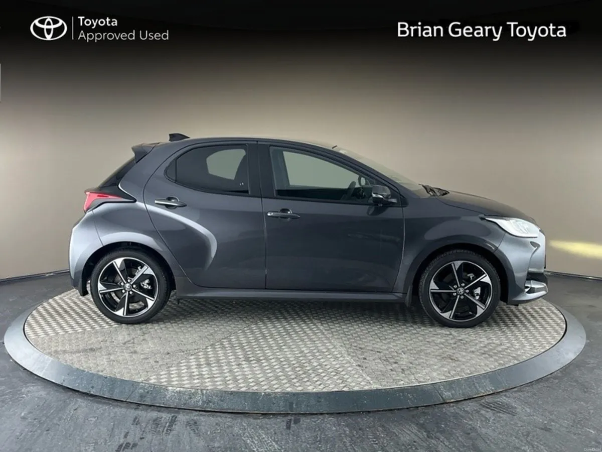 Toyota Yaris HYBRID PLATINUM - Image 3