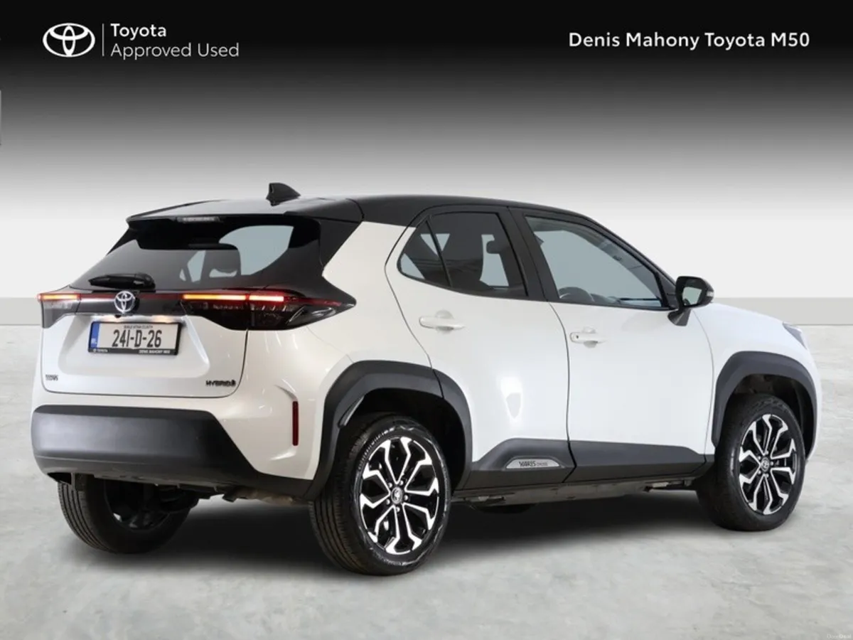 Toyota Yaris Cross Luna Sport Hybrid Bi-Tone - Image 2