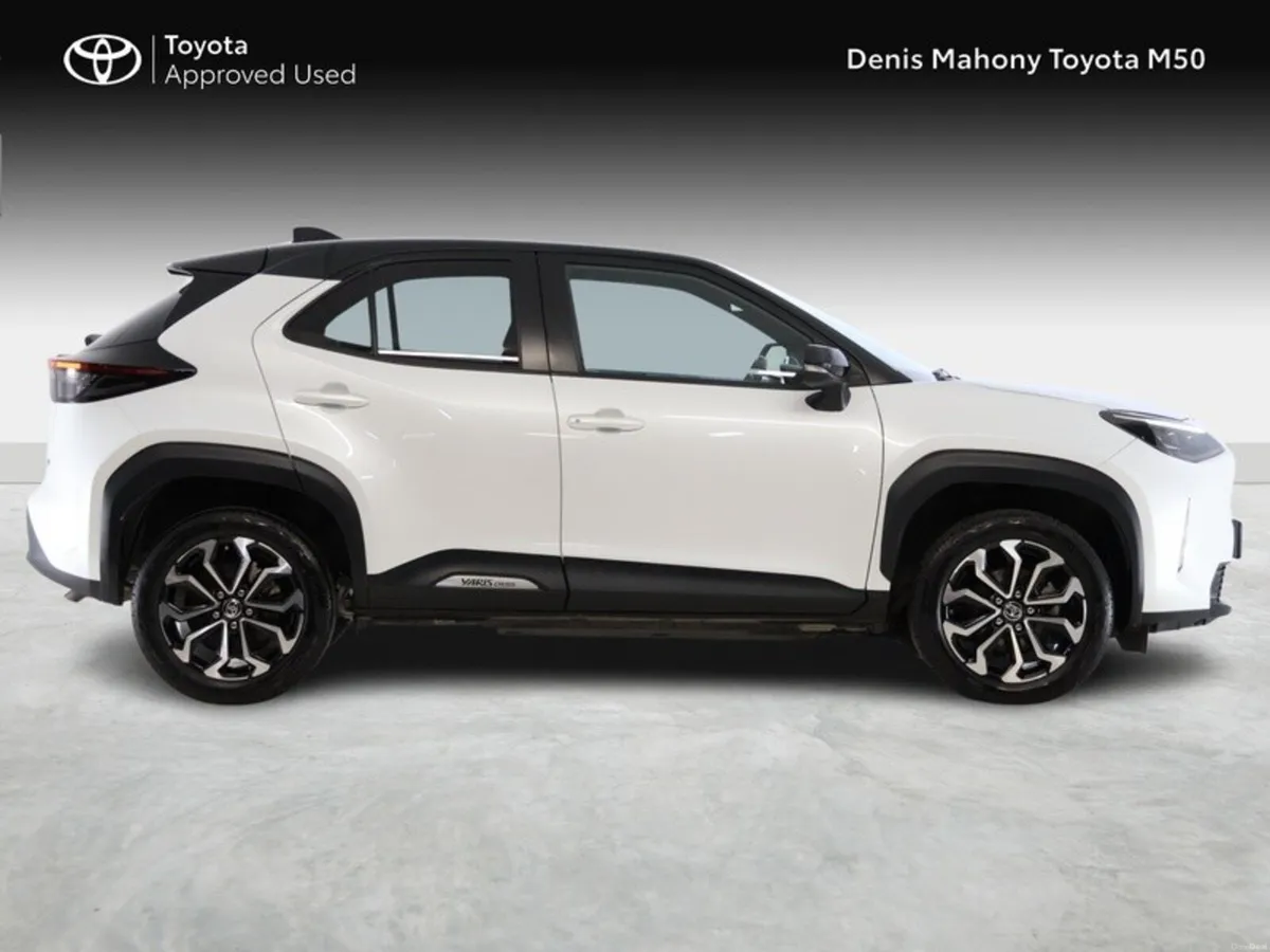 Toyota Yaris Cross Luna Sport Hybrid Bi-Tone - Image 3