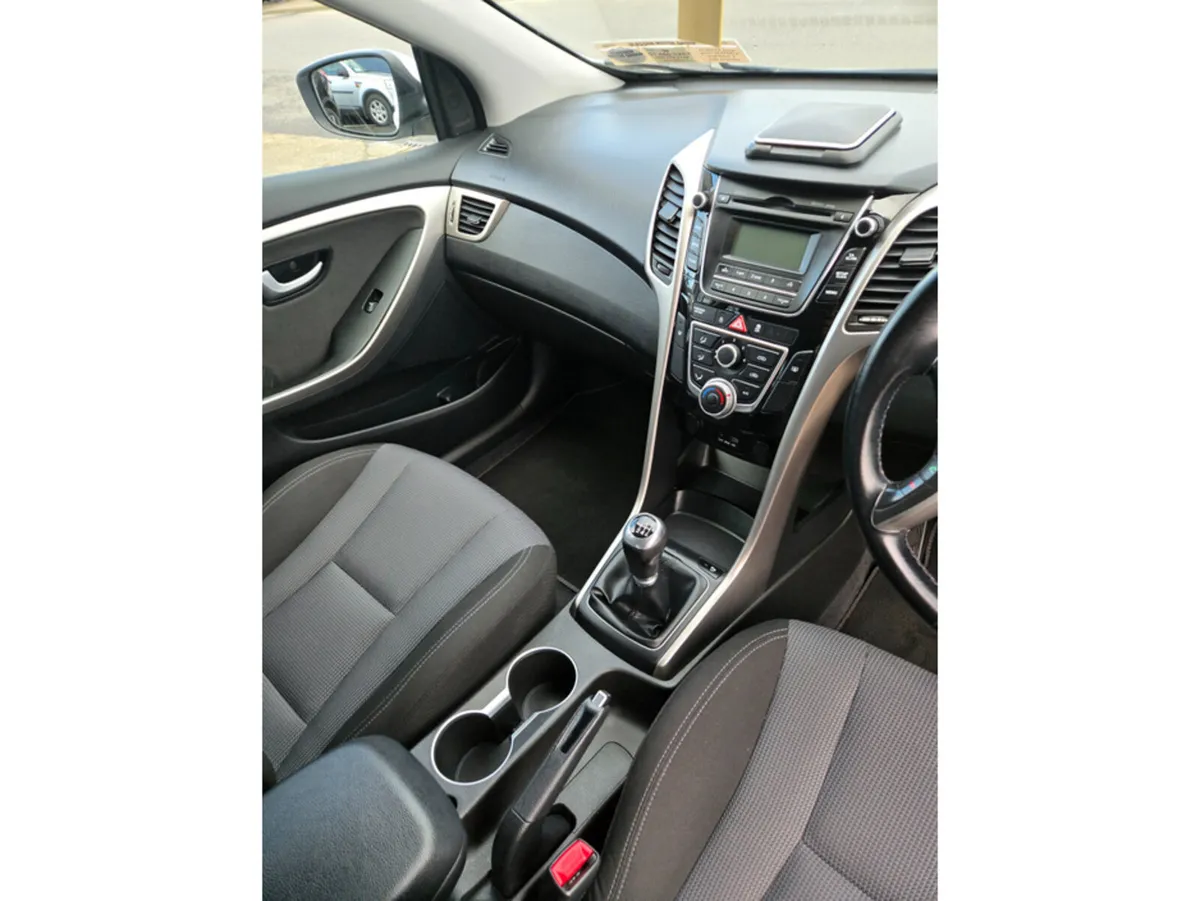 Hyundai i30 DELUXE 4DR 5DR// VERY CLEAN EXAMPLE SU - Image 3