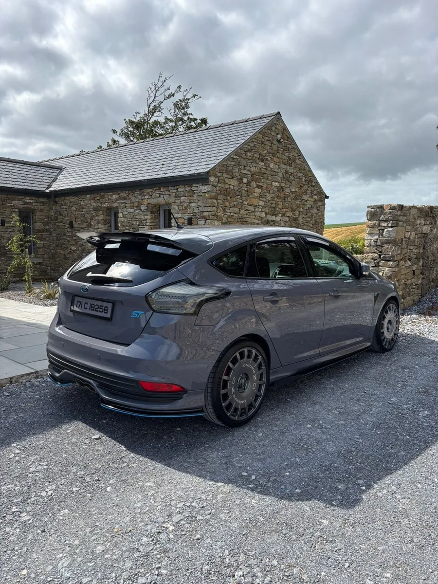 Ford Focus ST 3 - Image 2