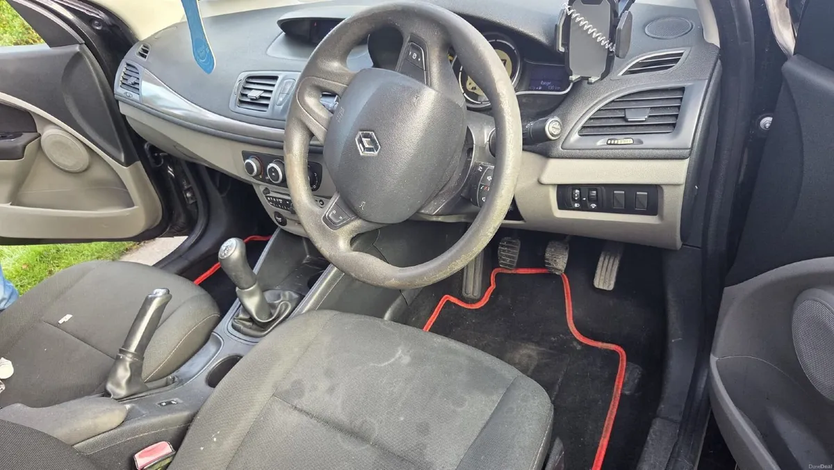 Renault Fluence 2012 - Image 2